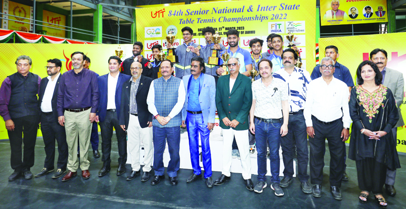 Advisor Rajeev Rai Bhatnagar and others during the closing ceremony of Table Tennis Championship at University of Jammu on Monday. - Excelsior/Rakesh
