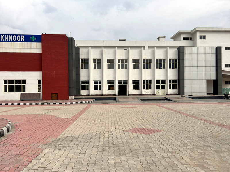 New hospital building at Akhnoor awaits functioning.