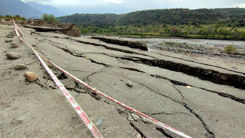 Sula Park-Baradhari Road in Reasi district damaged due to continuous rainfall on Saturday. — Excelsior/Romesh Mengi