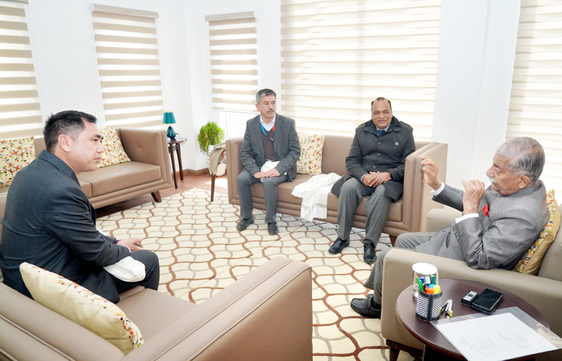 MD & CEO J&K Bank alongwith others meeting with Lt Governor B D Mishra at Leh on Thursday.