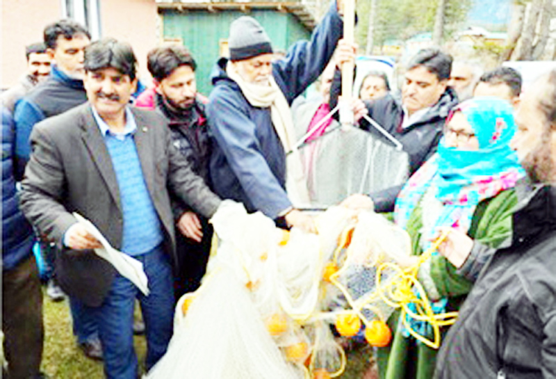 Union Minister FAH&D Parshottam Rupala during visit to Baramulla for Public Outreach Programme.