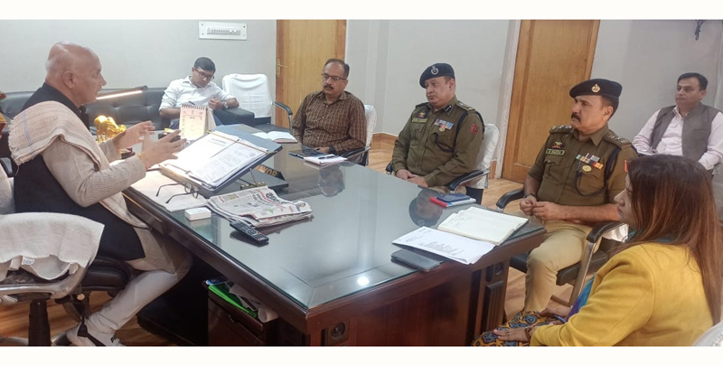 Mayor JMC, Rajinder Sharma chairing a meeting of officers at Jammu on Monday.
