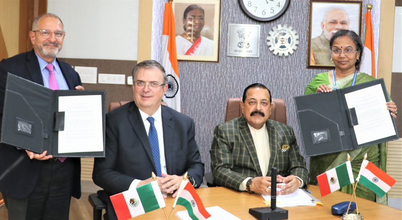 Union Minister Dr Jitendra Singh and Foreign Minister of Mexico, Marcelo Ebrard during the signing of MoU between the two countries on technology and innovation collaborations at India Science Centre, Anusandhan Bhavan, New Delhi on Saturday.
