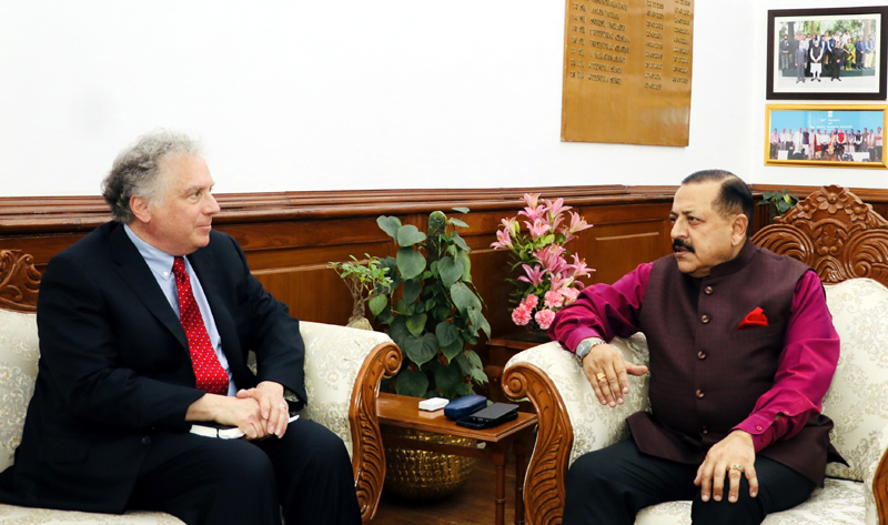 A high profile delegation led by Dr. Mark Feinberg, President & CEO, IAVI (International AIDS Vaccine Initiative) calling on Union Minister Dr Jitendra Singh at North Block, New Delhi on Wednesday.