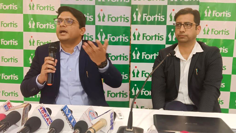 Doctors of Fortis Cancer Institute briefing media persons about advanced cancer treatment options available in the Institute.