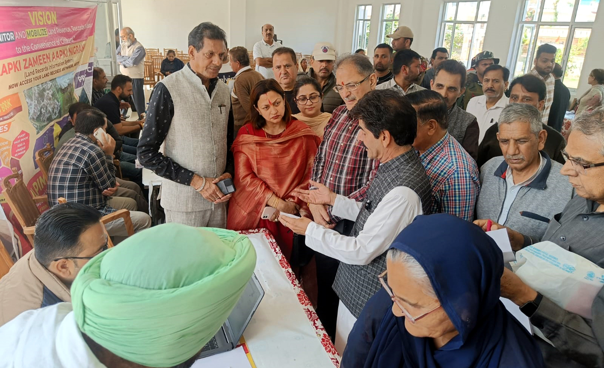 BJP leaders led by former Deputy CM, Kavinder Gupta during a camp to provide on spot domiciles, ration cards etc to people at Bharat Mata Mandir Jammu on Saturday.