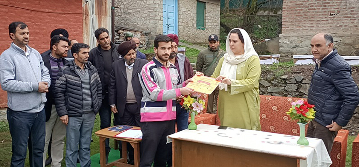 DDC Baramulla Dr Syed Sehrish Asgar handing over certificate to a beneficiary.