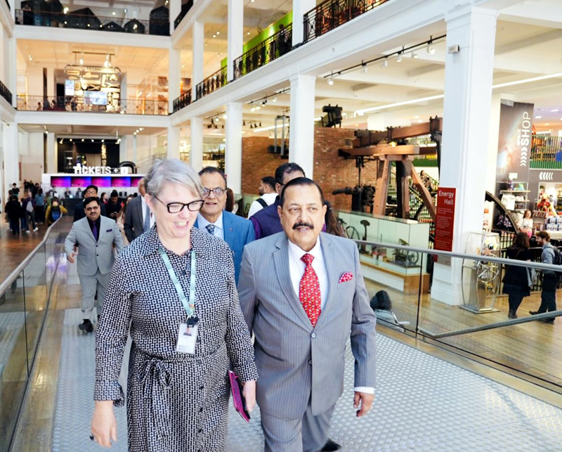 Union Minister Dr Jitendra Singh going around different display sections during his visit to the 175 year old, London Science Museum.