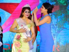 VogueStar Mrs Jammu 2023 Vaani Arora being crowned by one of the super models of India Alankriti Sahi at Jaipur.
