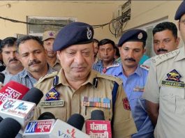 SSP Traffic, Rural Jammu, M Fiesel Qureshi speaking with media persons in Samba on Monday.