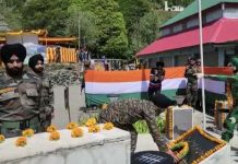 A senior Army officer paying floral tribute to martyrs of Hill Kaka operation in Poonch.