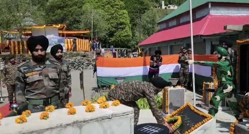 A senior Army officer paying floral tribute to martyrs of Hill Kaka operation in Poonch.