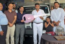 RTO Jammu, Pankaj Bhagotra along with other dignitaries delivers the THAR & Scorpio S11 to its customers.