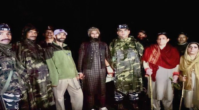 Security personnel with arrested OGW in Kishtwar on Friday. — Excelsior/Tilak Raj