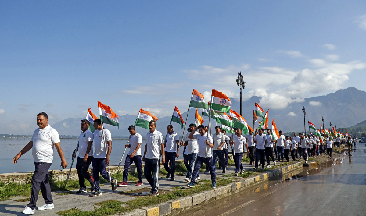Participants of Walkathon, organized by Border Security Force on Saturday marching along the banks of Dal lake, carrying tricolor. - Excelsior/Shakeel