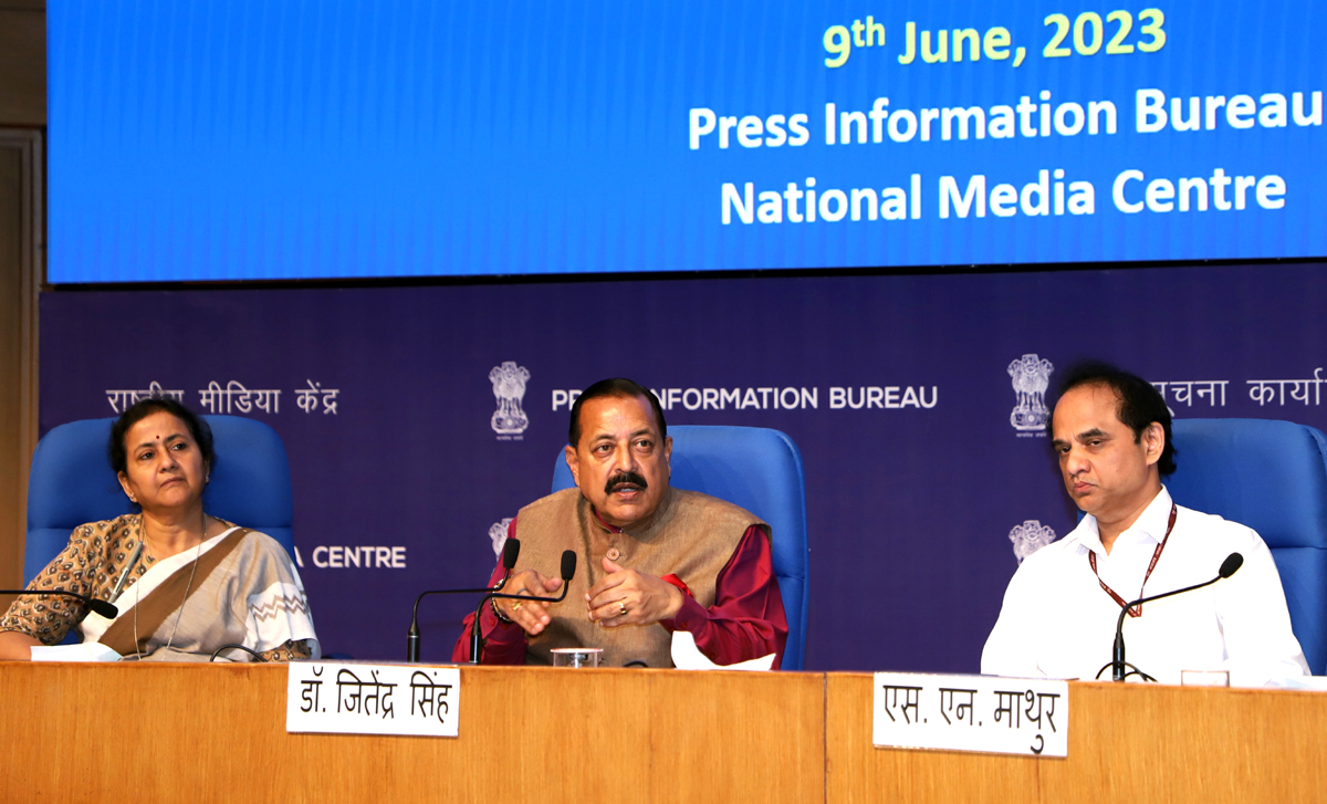 Union Minister Dr Jitendra Singh, flanked by Union DoPT Secretary Radha Chauhan, briefing media about the 9 years' achievements of the Ministry of Personnel, Public Grievances and Pensions at National Media Centre, New Delhi on Friday.