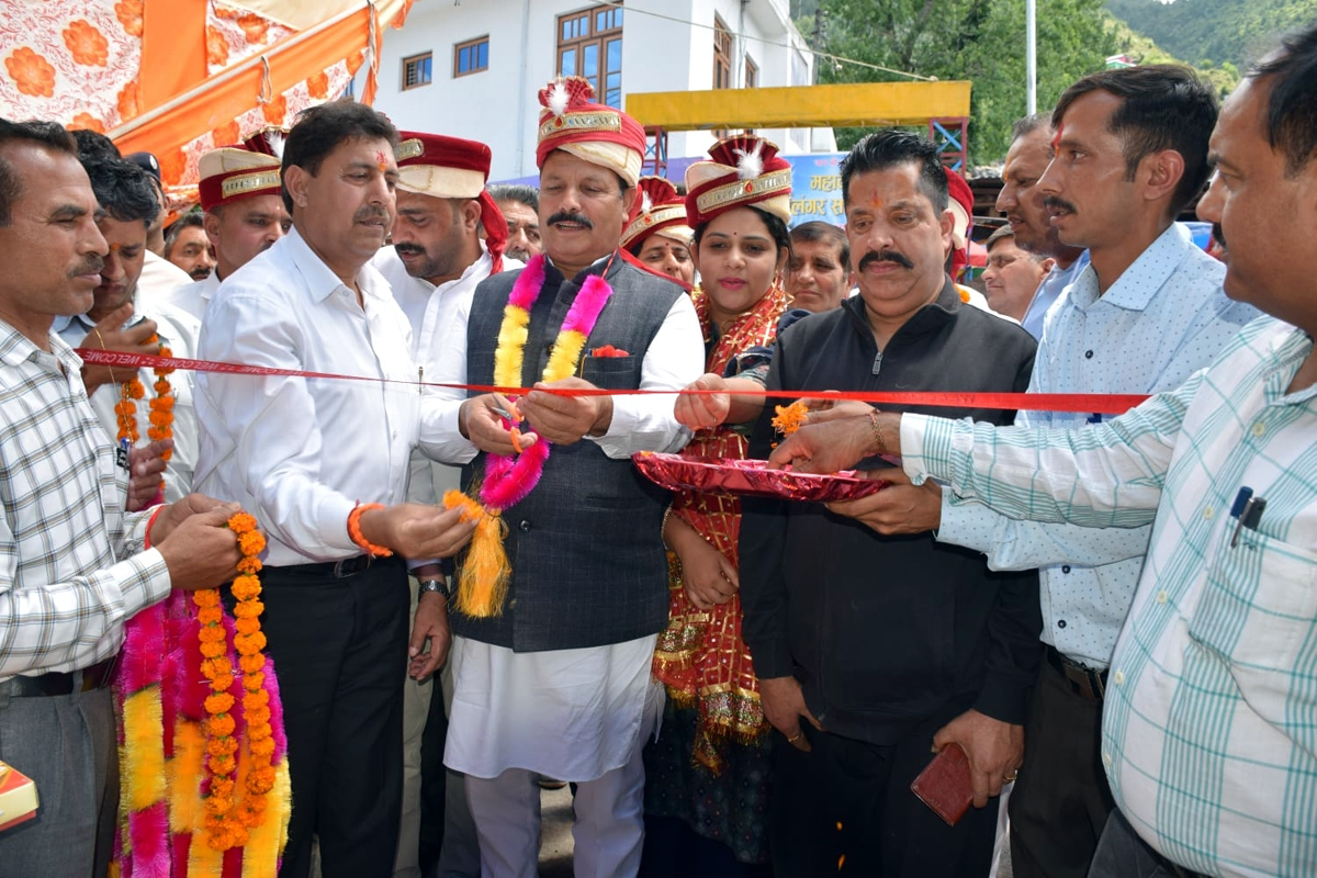 DDC chairperson Lal Chand inaugurating Mela at Sudhmahadev.