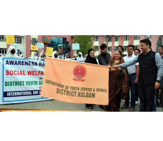 Commissioner Secy Social Welfare Sheetal Nanda flagging off a rally at Kulgam.