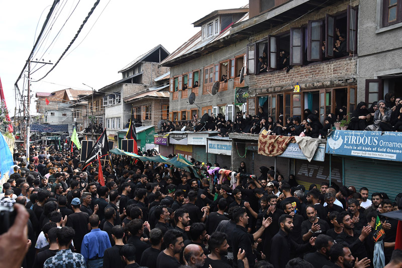 Thousands of Shiite mourners participate in Muharram procession on Ashoora in Srinagar. -Excelsior/Shakeel