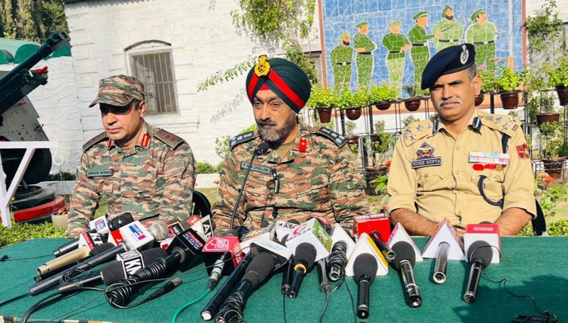 Brig PMS Dhillon along with other officers briefing media persons at Uri.   -Excelsior/Aabid Nabi