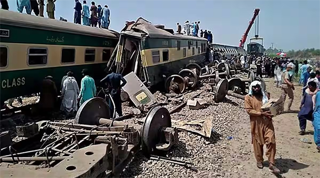 At least 31 injured in train collision in Pakistan's Punjab province -  Jammu Kashmir Latest News | Tourism | Breaking News J&K