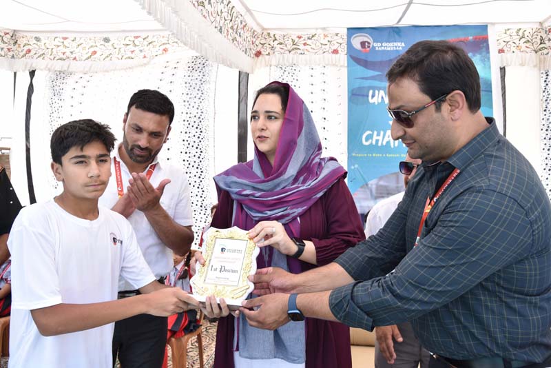 Dr. Syed Sehrish Asgar, Deputy Commissioner Baramulla presenting memento to a swimmer on Monday.