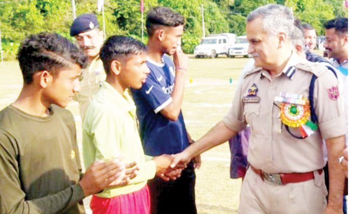 DIG Jammu-Samba-Kathua Range, Shakti Kumar Pathak interacting with players.