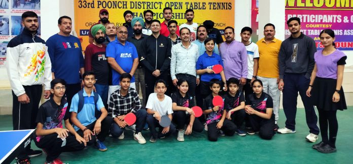 Table Tennis players posing with dignitaries in Poonch.