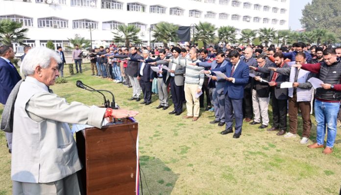 Lt Governor administering 'Integrity Pledge' to officers'.