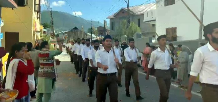 RSS activists during 'Path Sanchalan' in Bhaderwah on Tuesday. —Excelsior/Tilak Raj