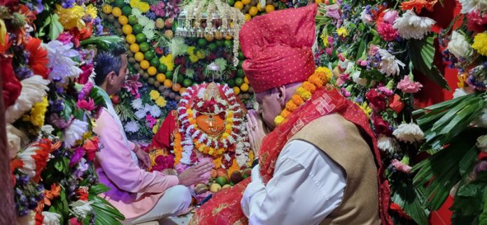 Senior BJP leader Devender Singh Rana paying obeisance at Kol Kandoli temple.