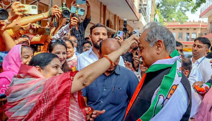 Rajasthan Chief Minister Ashok Gehlot being welcomed by the supporters during his visit to his assembly constituency Sardarpura, in Jodhpur on Monday. (UNI)