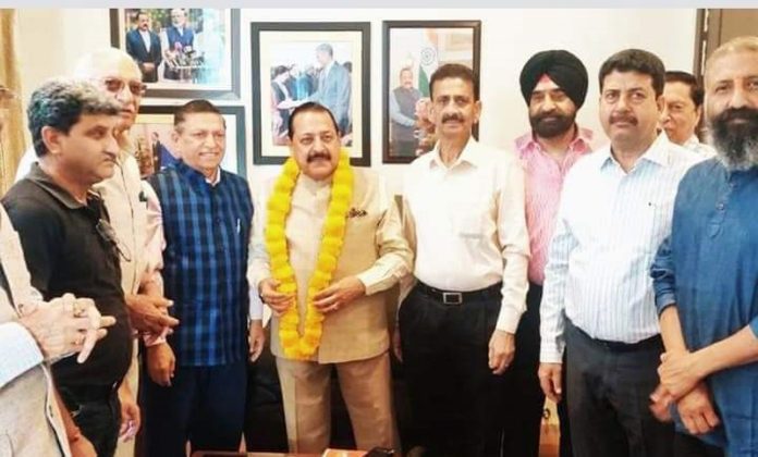 The delegation of Trikuta Nagar residents posing with Union Minister, Dr Jitendra Singh after a meeting at Jammu.