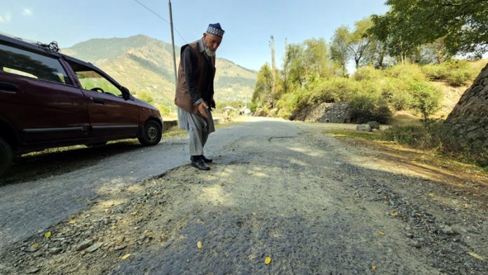 A man points to the rough road patch near Peerniya Village on Lower Jhelum Hydro Project route in Baramulla. — Excelsior/Aabid Nabi