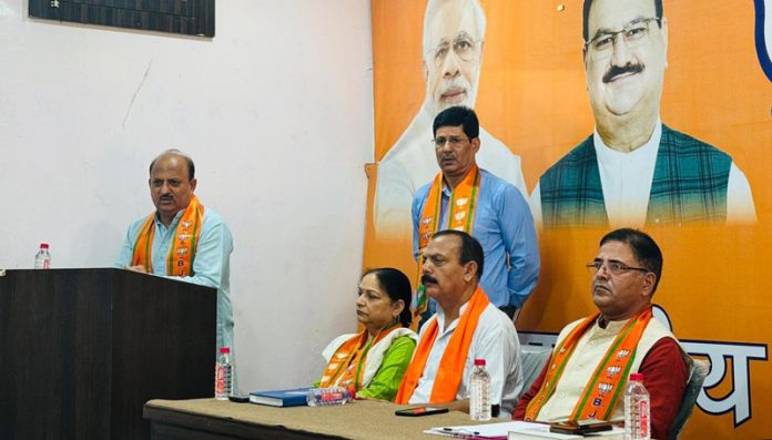 BJP general secretary, Dr D K Manyal addressing a meeting of KDD at Jammu on Wednesday.