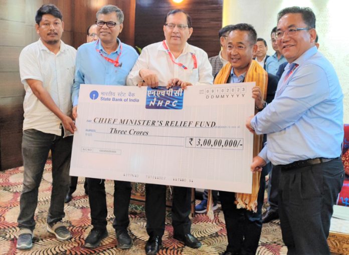 Executive Director of NHPC (Region-Siliguri) LK Tripathi presenting a cheque of Rs 3 crore to CM of Sikkim Prem Singh Tamang.