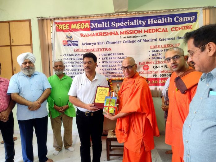 Swami Yajnadharanand, Secretary of Ramakrishna Mission posing with officials at Jammu on Friday.