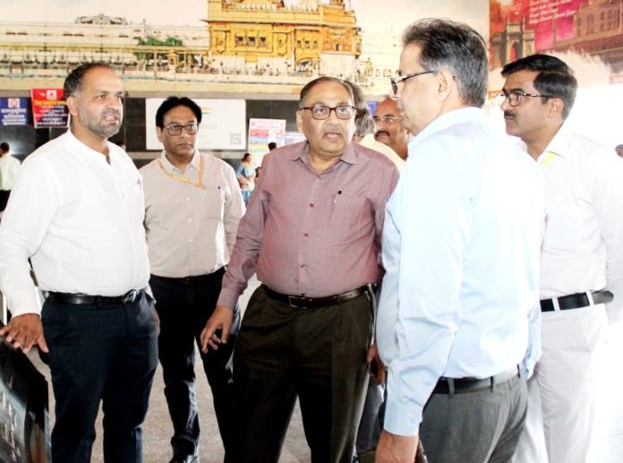 AGM Ajay Kumar Singhal inspecting facilities at New Delhi Railway Station.