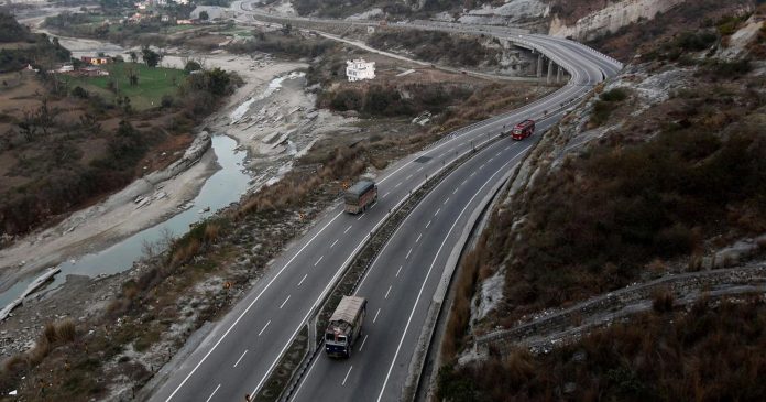 J&K | One-Way Traffic Restored On Jammu-Srinagar National Highway
