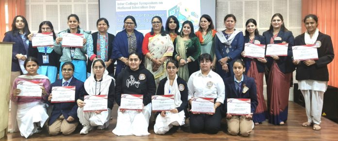 College students posing with teaching faculty with certificates during symposium event.
