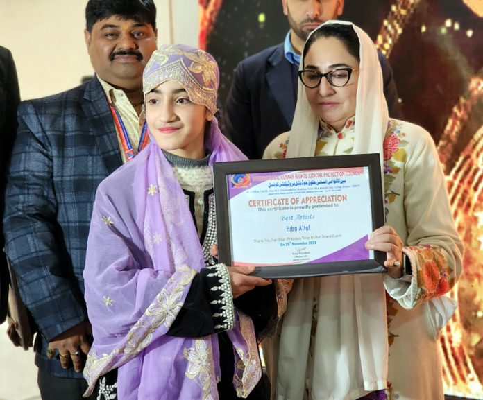 Chairperson of J&K Waqf Board and Minister of State Dr Syed Darakhshan Andrabi felicitating volunteers during a blood donation camp on Monday.