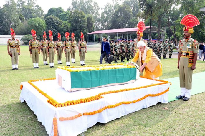 LG Manoj Sinha paying homage to martyrs.