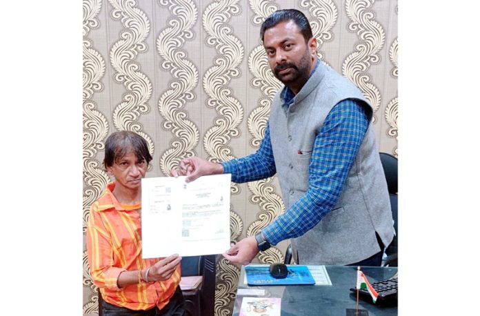 Keshav Chopra presenting Disability Certificate to a beneficiary.