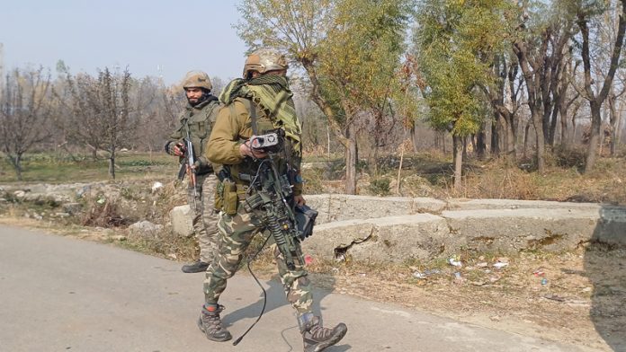 Troops at the site of encounter at Samno in Kulgam on Friday. Another pic on page 4. —Excelsior/Sajad Dar