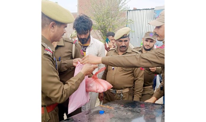 Smuggler with 600 grams of heroin arrested by Samba police on Saturday.