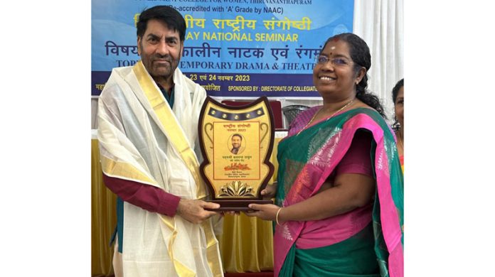 Balwant Thakur receiving a plaque of honour at Kerala.