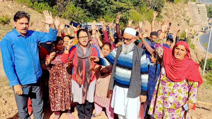 Locals of Jakhani protesting for work on Sharda Mata road.