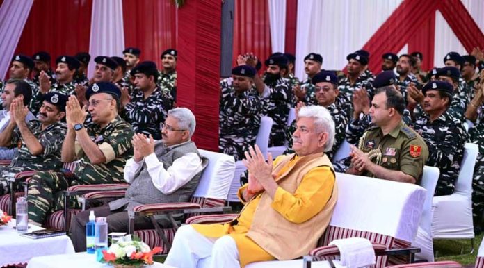 LG and other dignitaries during Uttarakhand’s Foundation Day celebration.