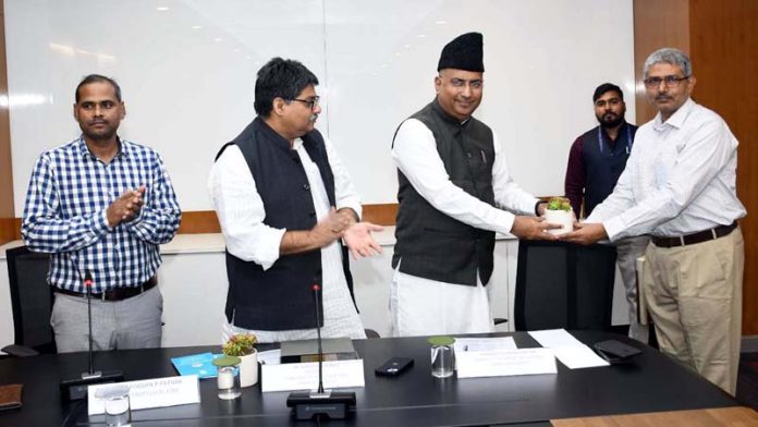 MP, Gulam Ali Khatana being felicitated during a public lecture at New Delhi on Thursday.
