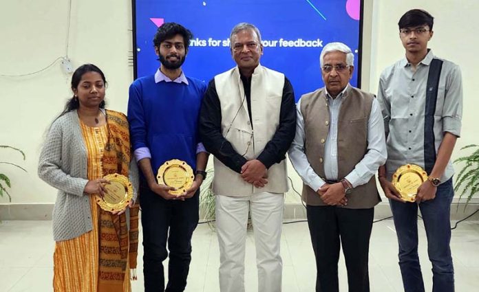 JU Vice-Chancellor Prof Umesh Rai with Prof Kavi Arya of IIT Bombay and others.